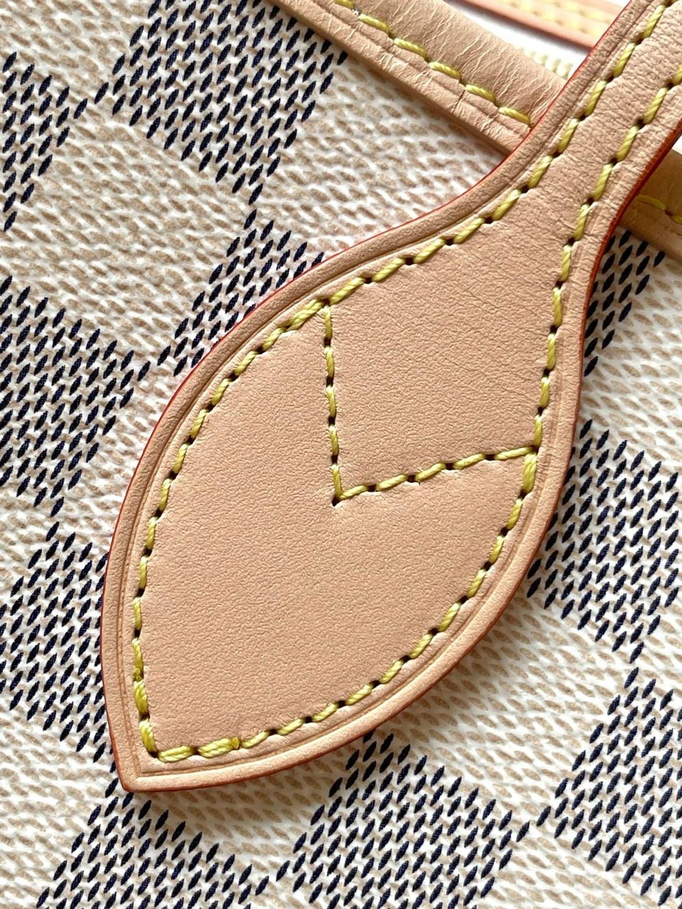 Lv Neverfull Inside Out MM White