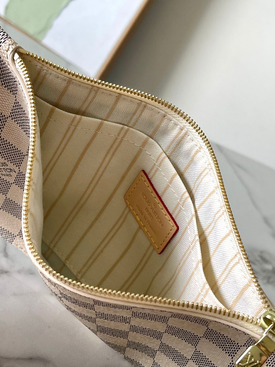 Lv Neverfull Inside Out MM White