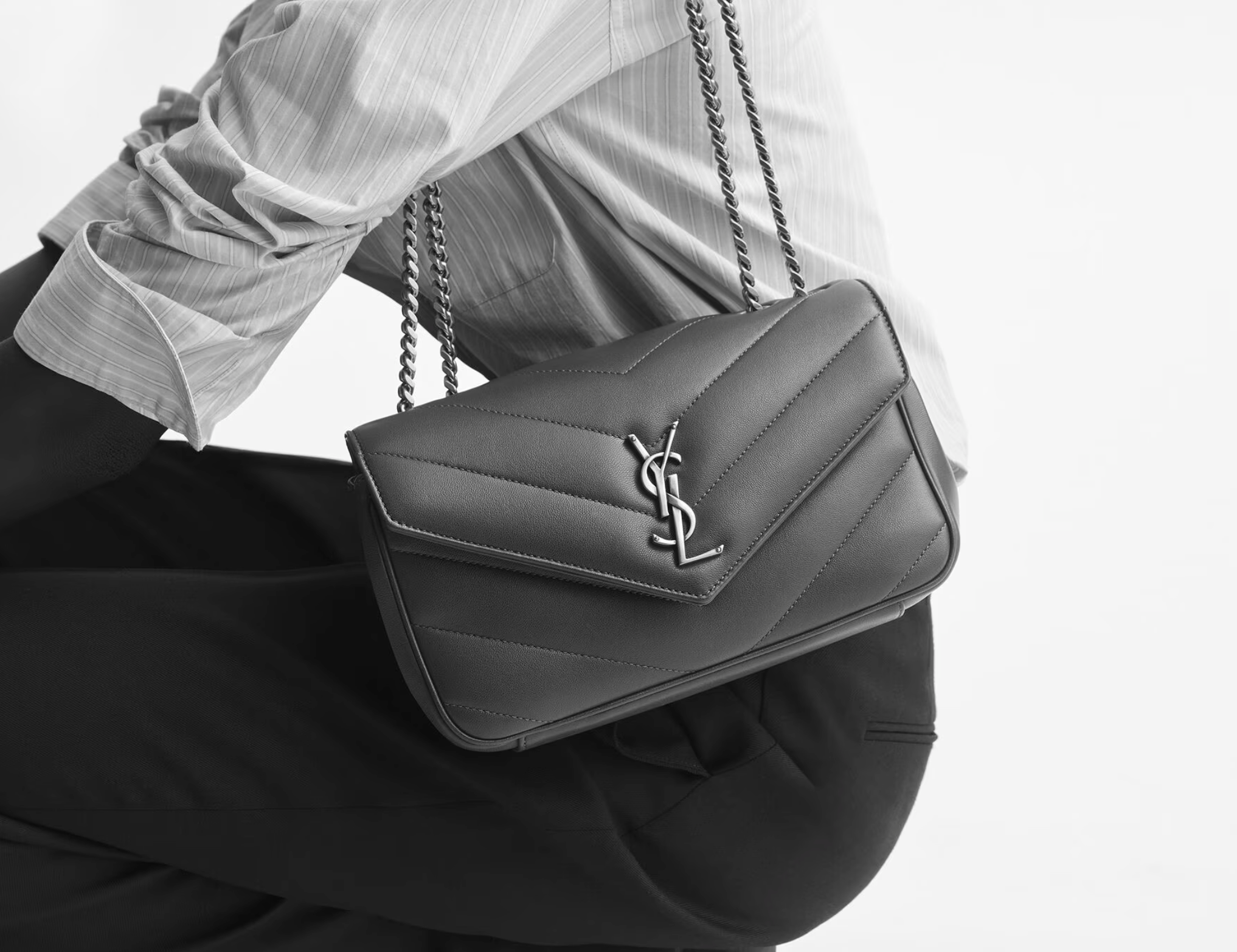 Bolsa LOULOU Yves Saint Laurent Preta