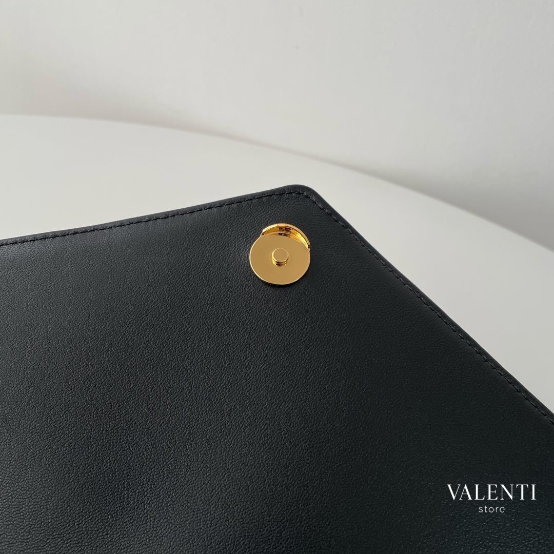 Bolsa LOULOU Yves Saint Laurent Preta