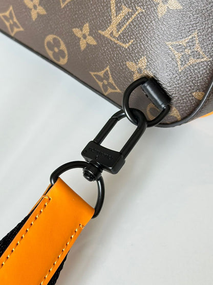 Avenue Sling Bag