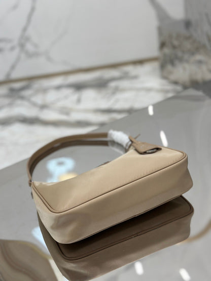 Bolsa Prada mini Re-Edition 2000