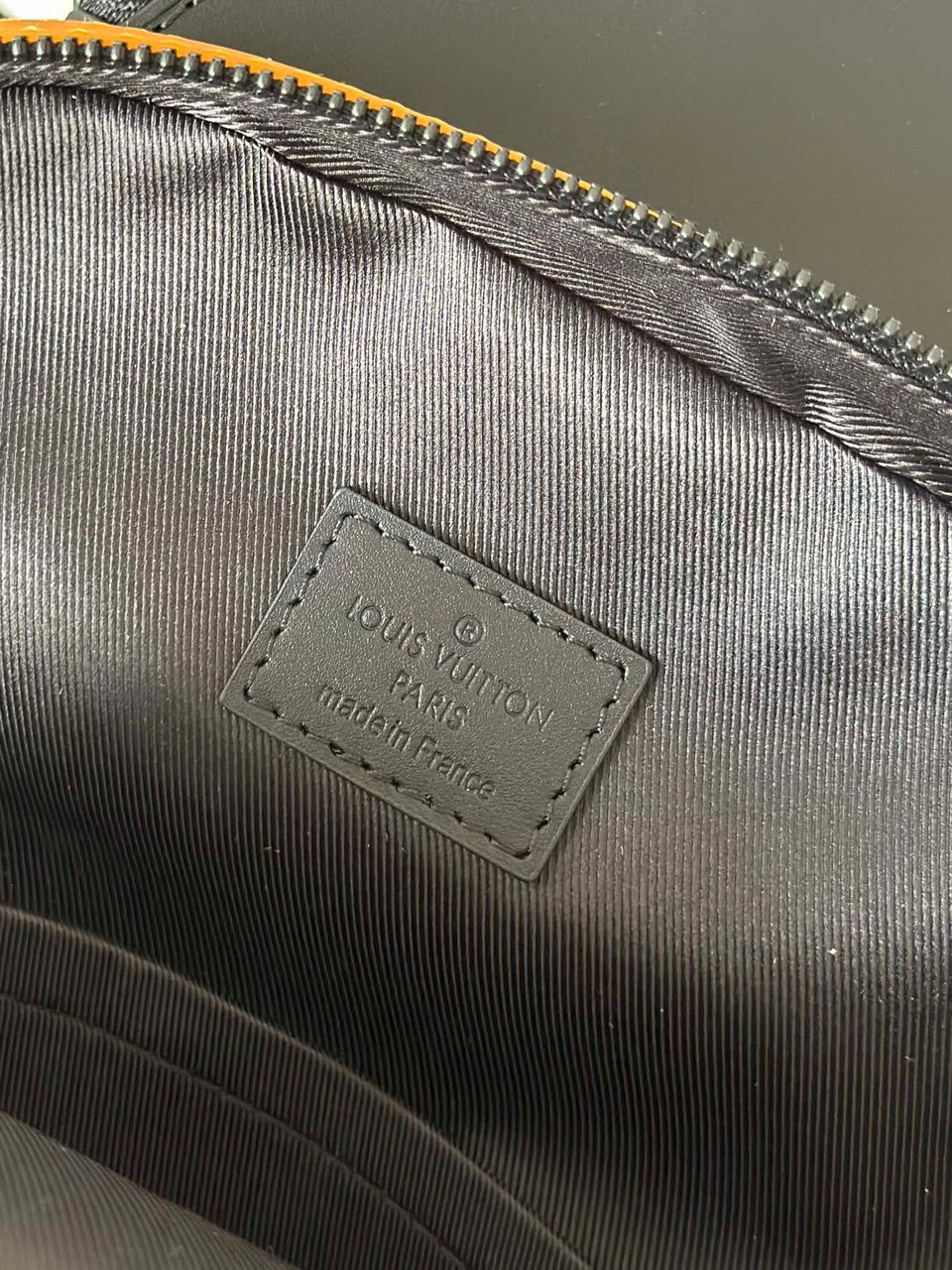 Avenue Sling Bag