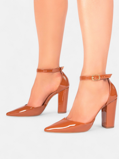 Scarpin Verniz Caramelo com Fivela Dourada