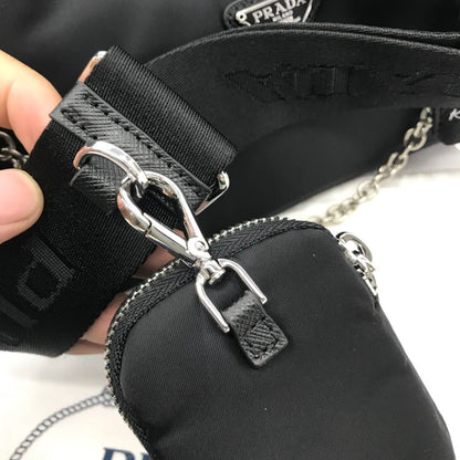 Bolsa Prada Re-Edition 2005 em Nylon Black.