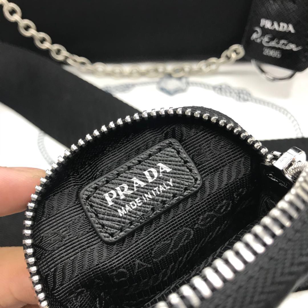 Bolsa Prada Re-Edition 2005 em Nylon Black.