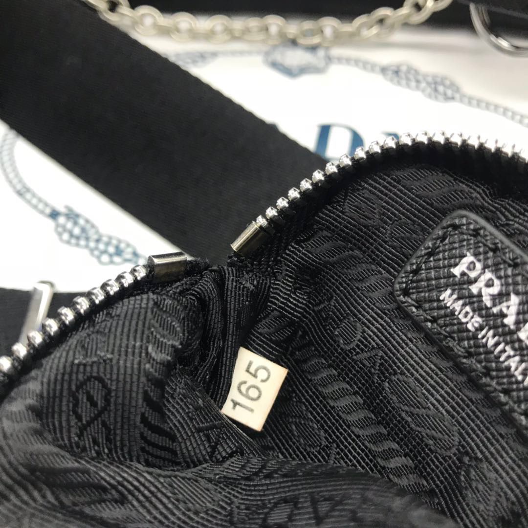 Bolsa Prada Re-Edition 2005 em Nylon Black.