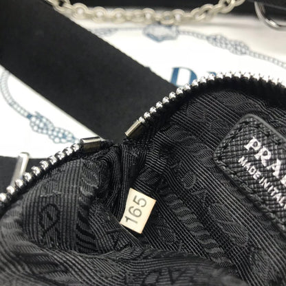 Bolsa Prada Re-Edition 2005 em Nylon Black.