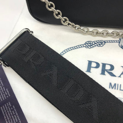 Bolsa Prada Re-Edition 2005 em Nylon Black.
