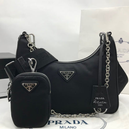 Bolsa Prada Re-Edition 2005 em Nylon Black.