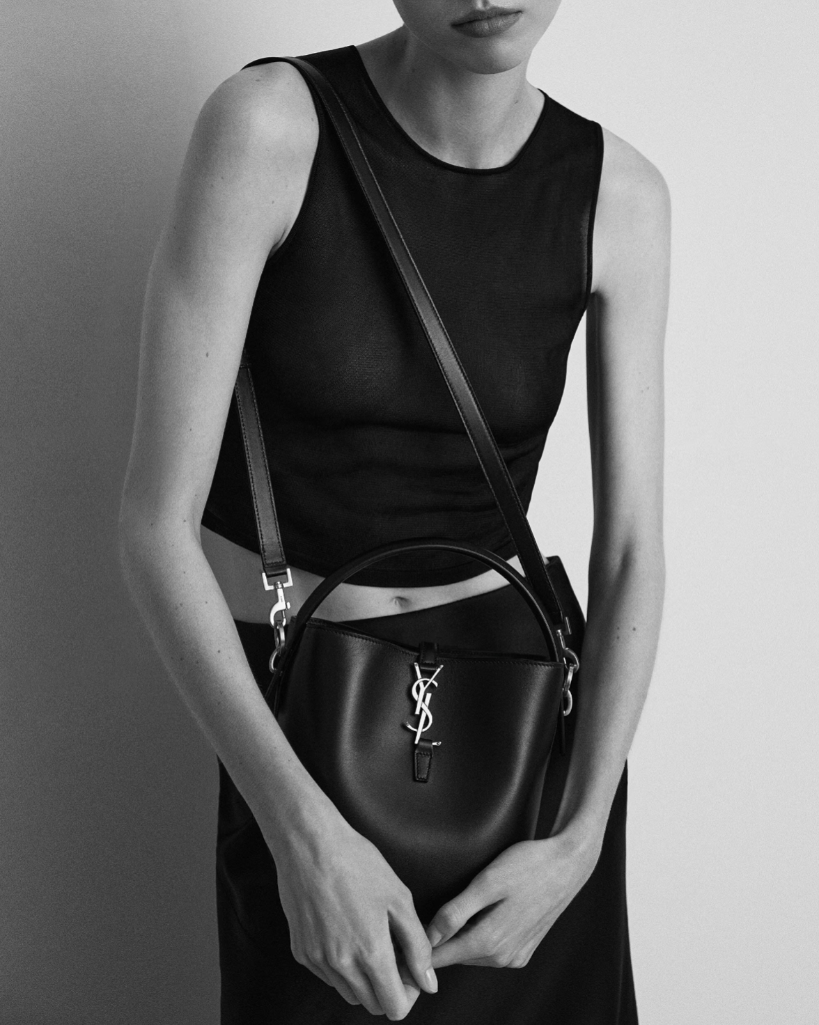 Bolsa Yves Saint Laurent Preta LE 37 SMALL
